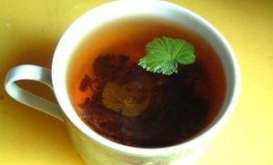Чай с листьями малины и смородины